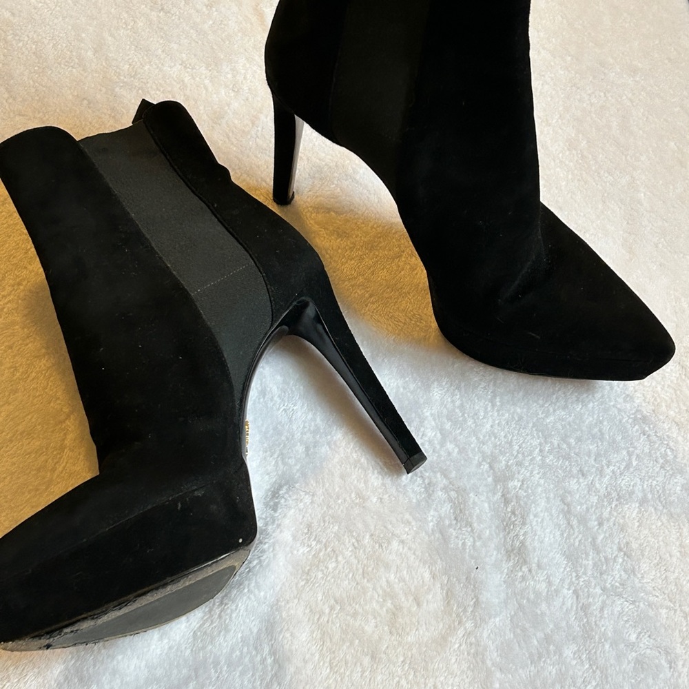 PRADA suede platform point toe bootie. Size 39.